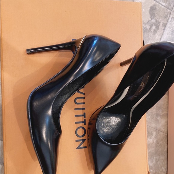 Louis Vuitton - Picture 5 of 5